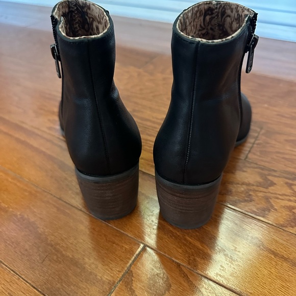 Lucky Brand Black Leather Ankle Booties with Stacked Heel NWT - Picture 6 of 8